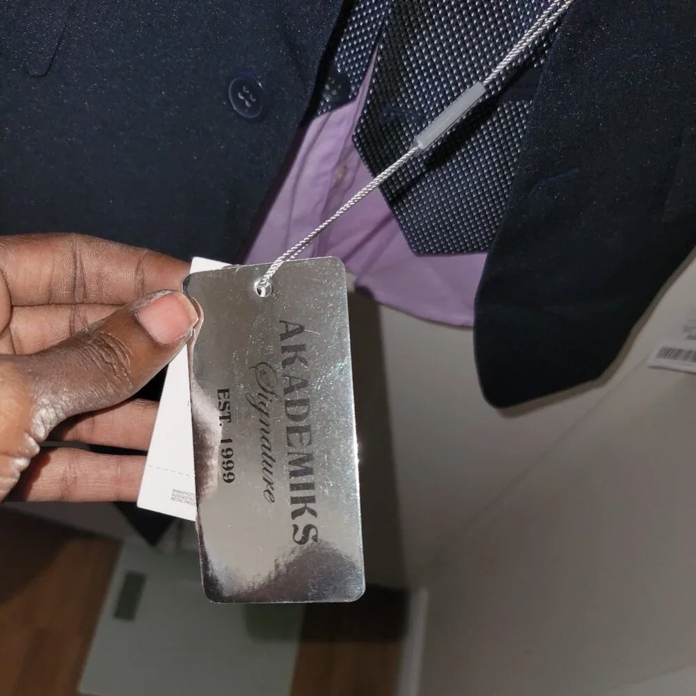 Suit - Picture 4 of 5